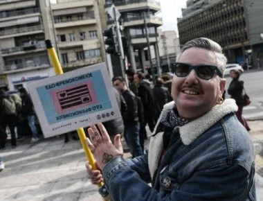 Χαμός στη ΓΑΔΑ - Μαζεύτηκαν να διαμαρτυρηθούν για Κωστόπουλο